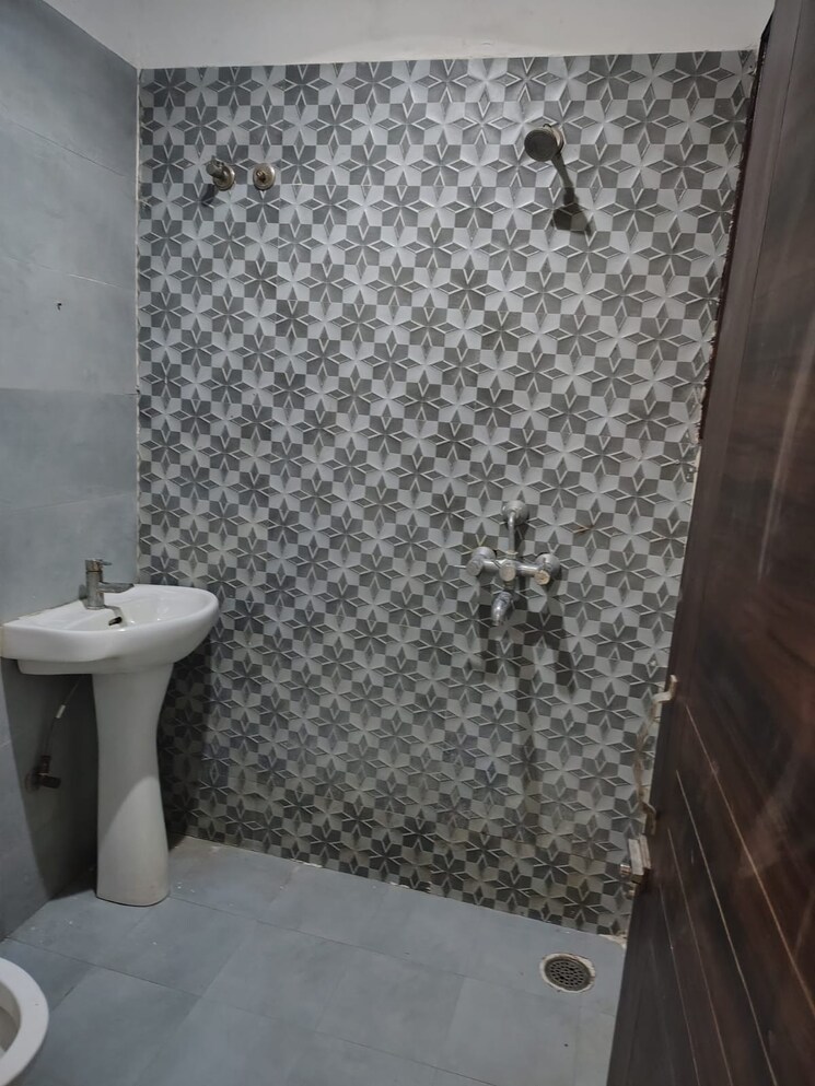 Bathroom, ms-enclave-zirakpur 3 Bedroom 125 Sq.Yd. Apartment In Dhakoli Zirakpur 9275761