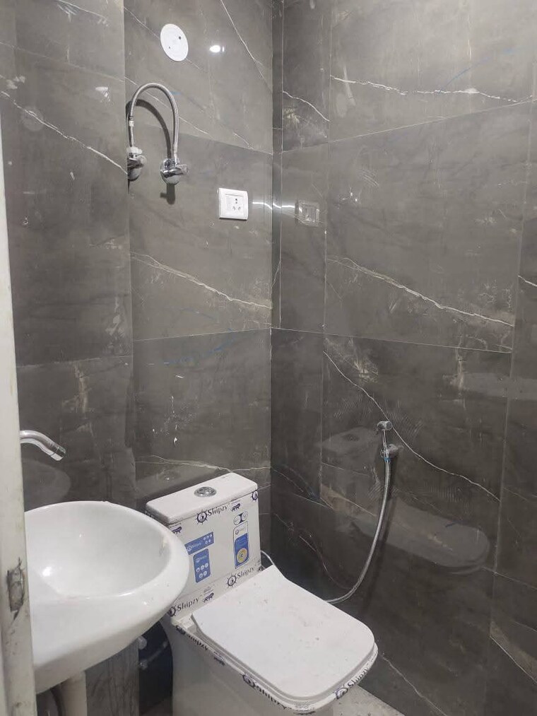 Bathroom, burari 3 Bedroom 900 Sq.Ft. Apartment In Burari Delhi 9275777