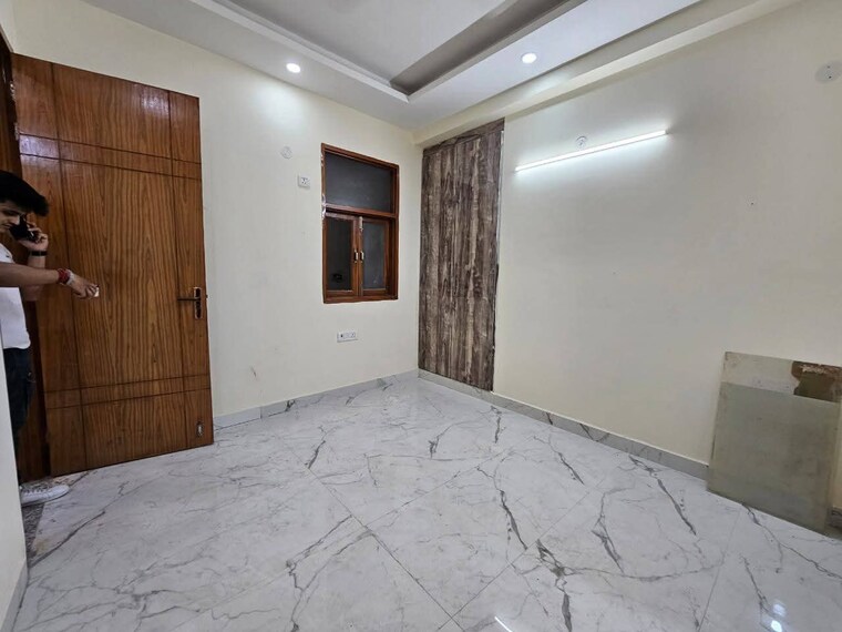 Room, burari 3 Bedroom 900 Sq.Ft. Apartment In Burari Delhi 9275777