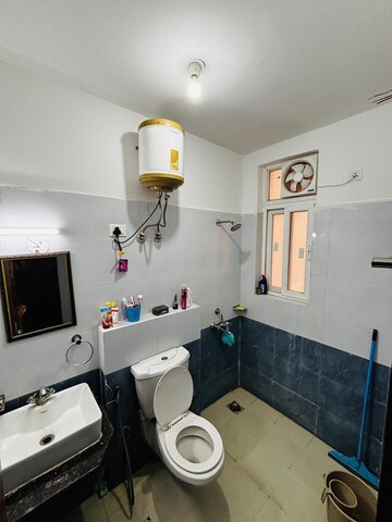 2 BHK Apartment For Rent in Sikka Karnam Greens, Sector 143b