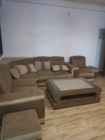 Living Room in 2.5 BHK Apartment at Park View Apartments Gomti Nagar, Gomti Nagar – for Rent