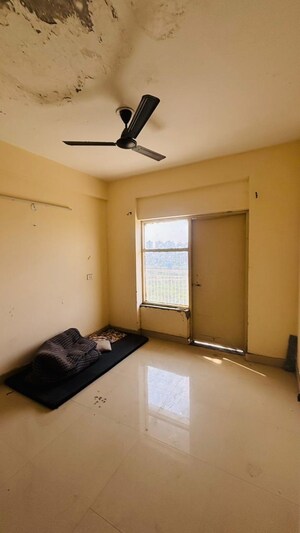 Room in 2 BHK Apartment at Adore Happy Homes Grand, Sector 85 – for Rent