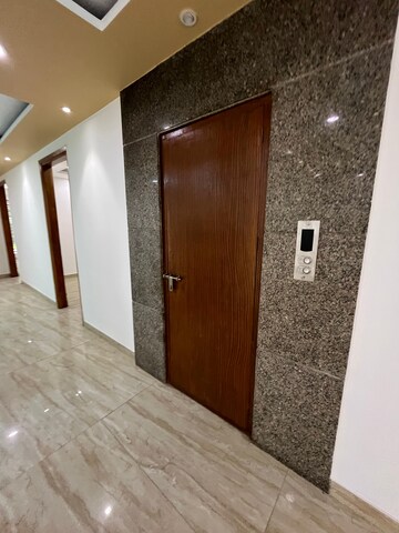 Furnished Amenities in 4 BHK Builder Floor at Soami Nagar – for Rent