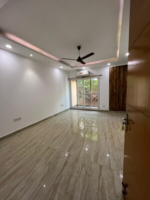 Room in 4 BHK Builder Floor at Soami Nagar – for Rent