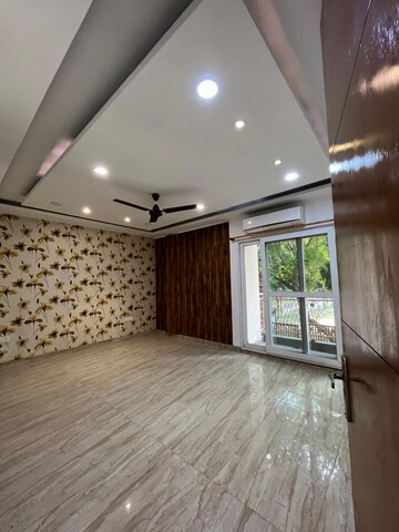 Room in 4 BHK Builder Floor at Soami Nagar – for Rent