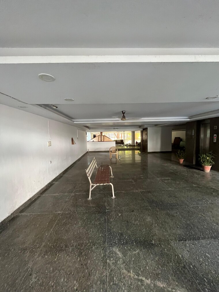  Parking, soami nagar 4 Bedroom 3600 Sq.Ft. Builder Floor In Soami Nagar Delhi 9275815