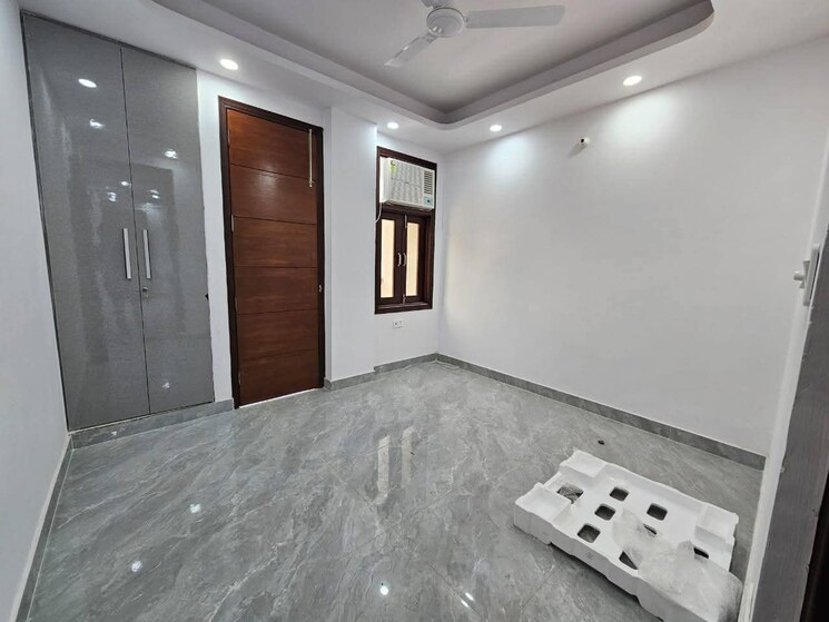Room, harit-vihar-rwa 3 Bedroom 900 Sq.Ft. Builder Floor In Burari Delhi 9275813