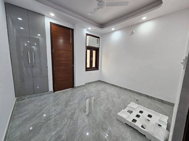 Room, harit-vihar-rwa 3 Bedroom 900 Sq.Ft. Builder Floor In Burari Delhi 9275813