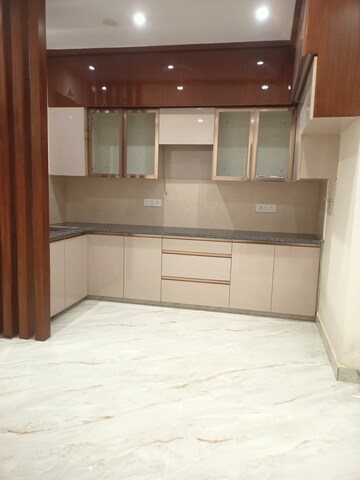 Room in 2 BHK Builder Floor at Sector 102 – for Sale