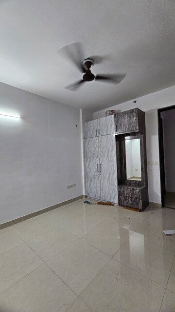 Room in 2 BHK Apartment at Shalimar Vista, Gomti Nagar – for Rent