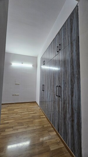 Room in 2 BHK Apartment at Shalimar Vista, Gomti Nagar – for Rent