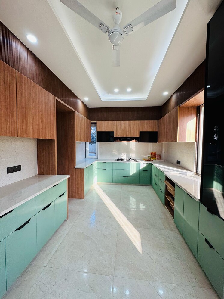 Kitchen, sainik farm 4 Bedroom 3600 Sq.Ft. Villa In Sainik Farm Delhi 9275875