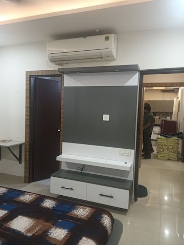 Room in 3 BHK Apartment at R Square Gomti Nagar, Gomti Nagar – for Rent