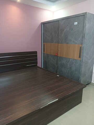 Room in 3 BHK Apartment at R Square Gomti Nagar, Gomti Nagar – for Rent