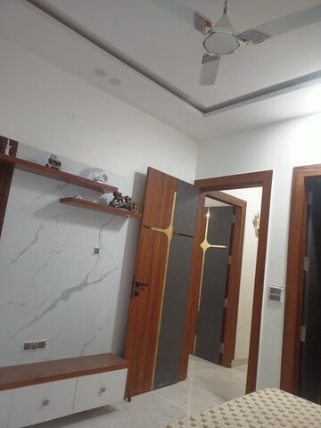 Furnished Amenities in 3 BHK Builder Floor at Sector 102 – for Sale