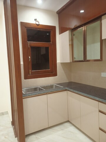 Room in 3 BHK Builder Floor at Sector 102 – for Sale