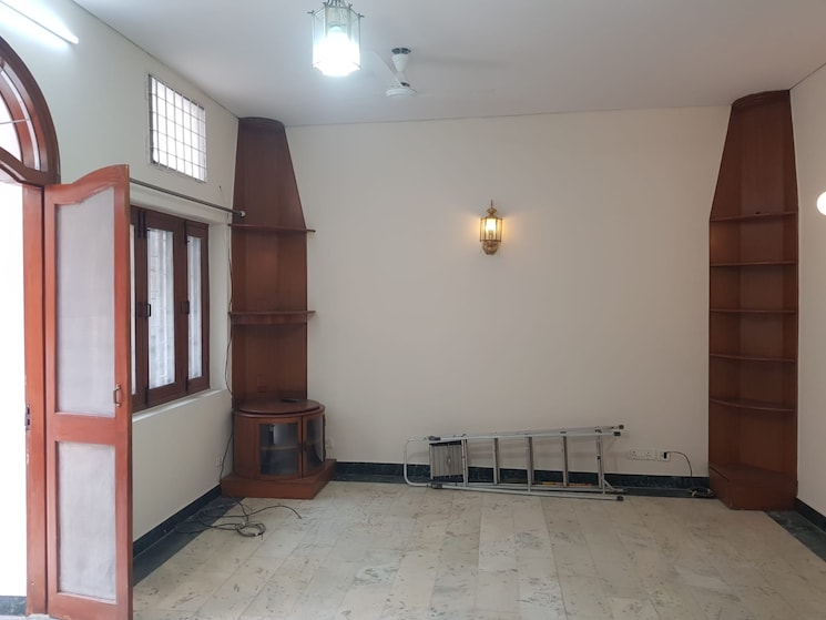 Room, east of kailash 2 Bedroom 1800 Sq.Ft. Builder Floor In East Of Kailash Delhi 9275924