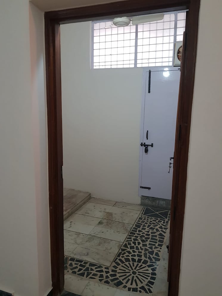 Balcony, east of kailash 2 Bedroom 1800 Sq.Ft. Builder Floor In East Of Kailash Delhi 9275924