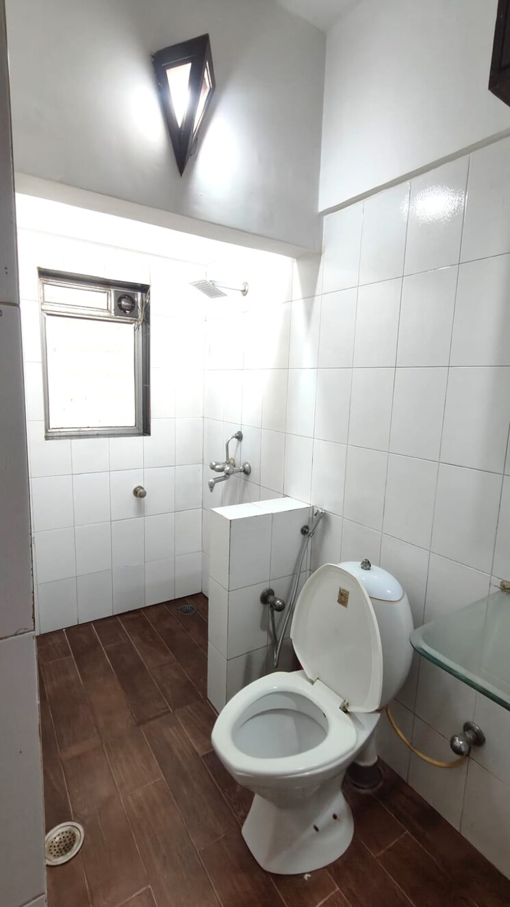 Bathroom, uday-chs-goregaon 2 Bedroom 850 Sq.Ft. Apartment In Goregaon West Mumbai 9275941