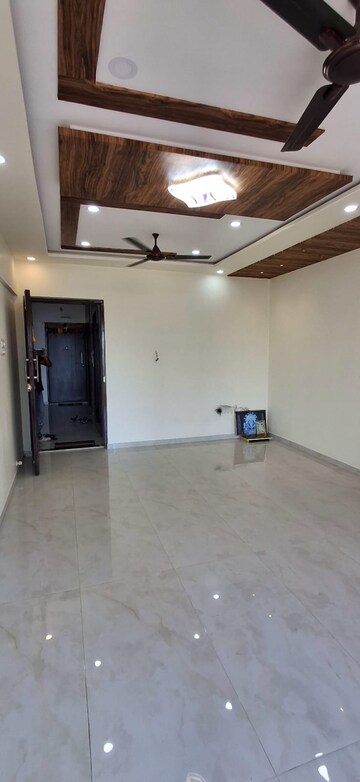 Room in 3 BHK Apartment at New Amrut Apartment, Malad West – for Rent