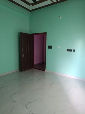 Room in 5 BHK Independent House at Sushant Golf City – for Rent