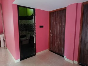 Room in 5 BHK Independent House at Sushant Golf City – for Rent