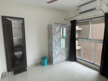 Room in 2 BHK Apartment at Worli – for Rent