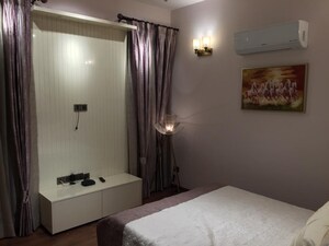 Room in 3 BHK Apartment at Mahindra Luminare, Sector 59 – for Rent