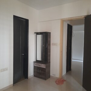 Room in 2.5 BHK Apartment at Neelkanth Palms, Kapur Bawdi – for Rent