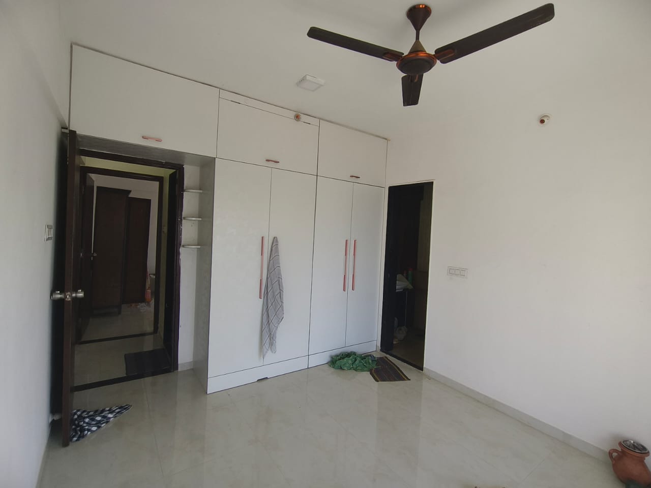 3 BHK + Extra Room Apartment For Rent in New Amrut Apartment