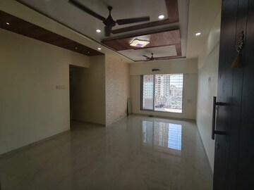Room in 3 BHK Apartment at New Amrut Apartment, Malad West – for Rent