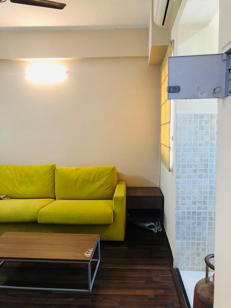 Living Room, paras-tierea 1 Bedroom 450 Sq.Ft. Apartment In Sector 137 Noida 9276068