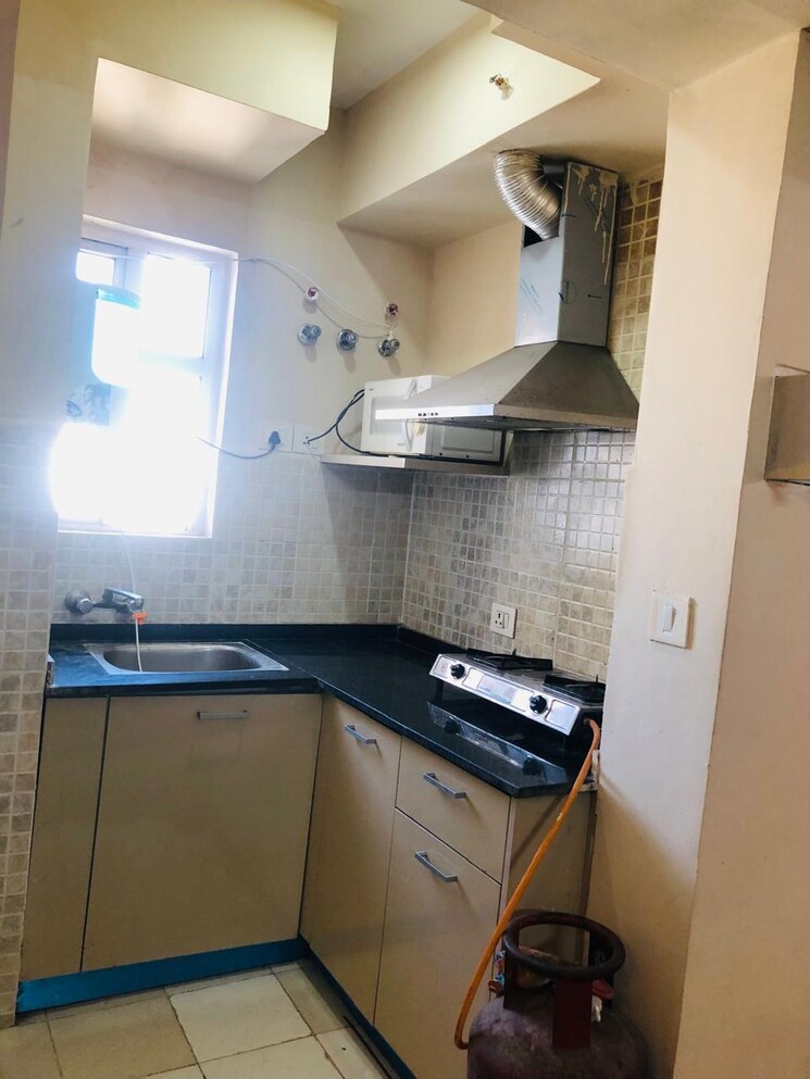 Kitchen, paras-tierea 1 Bedroom 450 Sq.Ft. Apartment In Sector 137 Noida 9276068