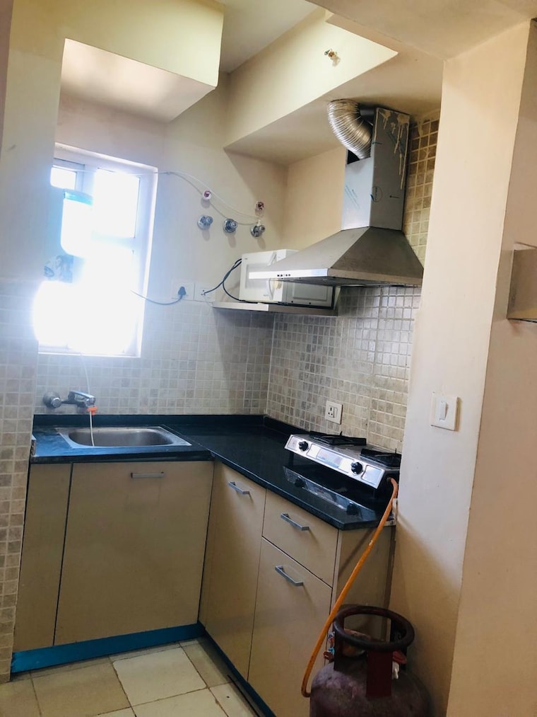 Kitchen, paras-tierea 1 Bedroom 450 Sq.Ft. Apartment In Sector 137 Noida 9276068