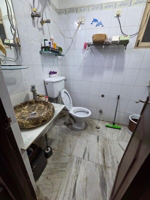 Team Area in 2 BHK Builder Floor at Ardee City, Sector 52 – for Sale