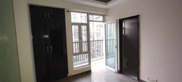 Room in 3.5 BHK Apartment at Gaur City 1st Avenue, Sector 4 Greater Noida – for Rent