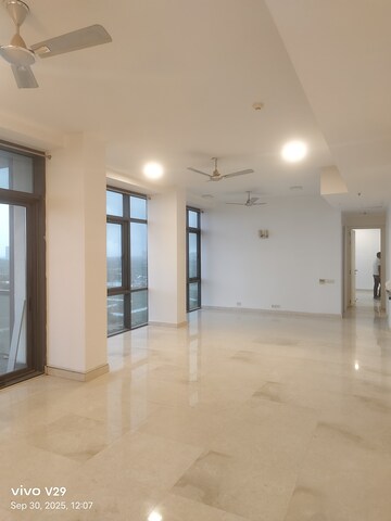 Room in 3 BHK Apartment at Ireo Victory Valley, Sector 67 – for Rent