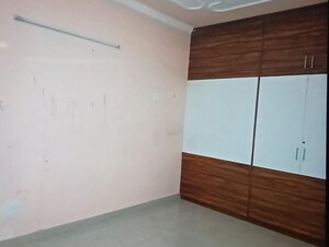 Room in 2 BHK Builder Floor at Sector 38 – for Rent
