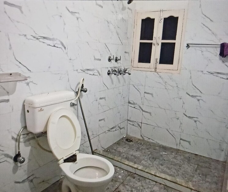 Bathroom, sector 38 2 Bedroom 800 Sq.Ft. Builder Floor In Sector 38 Chandigarh 9276121