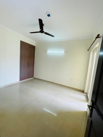 Room in 2 BHK Apartment at Paramount Floraville, Sector 137 – for Rent