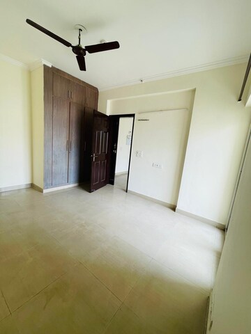 Room in 2 BHK Apartment at Paramount Floraville, Sector 137 – for Rent