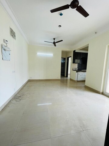 2 BHK Apartment For Rent in Paramount Floraville, Sector 137