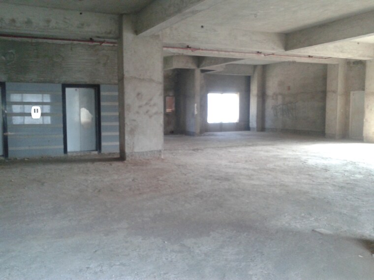 Room, andheri west Commercial Office Space 5800 Sq.Ft. In Andheri West Mumbai 9276125