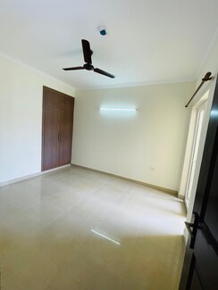 2 BHK Apartment For Sale in Paramount Floraville