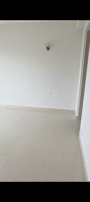 Room in 2 BHK Apartment at Tata Eureka Park, Sector 150 – for Rent