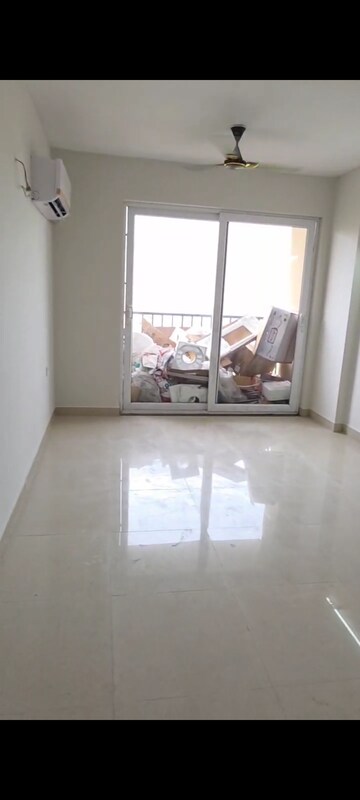 Room in 2 BHK Apartment at Tata Eureka Park, Sector 150 – for Rent