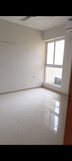 Room in 2 BHK Apartment at Tata Eureka Park, Sector 150 – for Rent