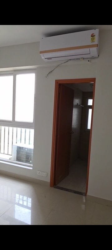 Room in 2 BHK Apartment at Tata Eureka Park, Sector 150 – for Rent
