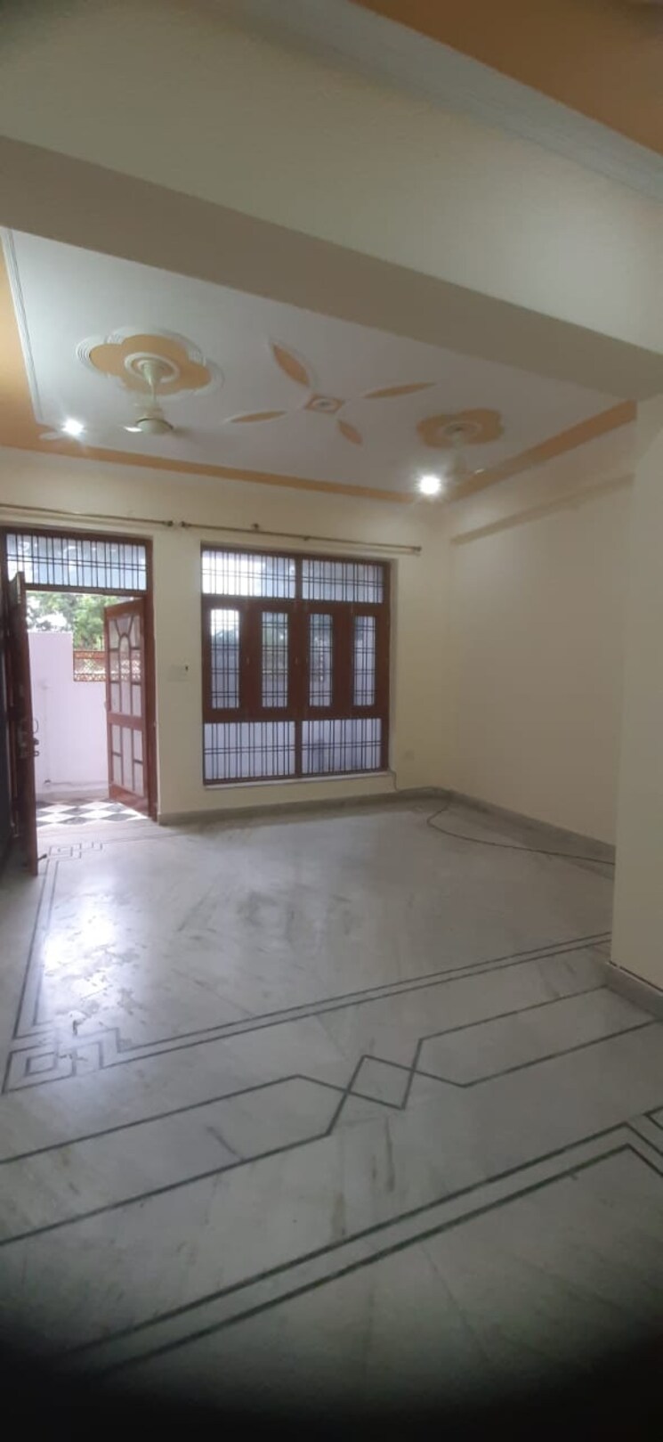 Room, vineet khand 2 Bedroom 1100 Sq.Ft. Builder Floor In Vineet Khand Lucknow 9276166