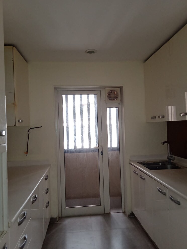 Kitchen, lodha-fiorenza 3.5 Bedroom 1687 Sq.Ft. Apartment In Goregaon East Mumbai 9276171